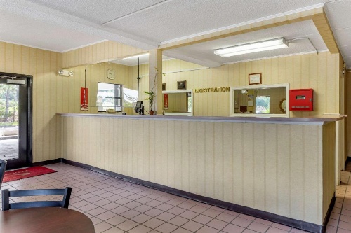Econo Lodge Inn & Suites Lugoff image 23
