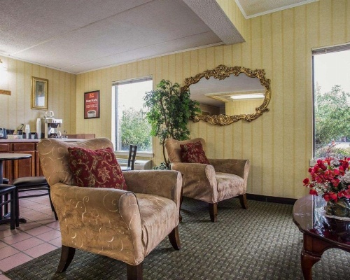Econo Lodge Inn & Suites Lugoff image 25