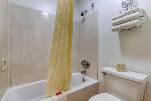 Econo Lodge Inn & Suites Lugoff image 3